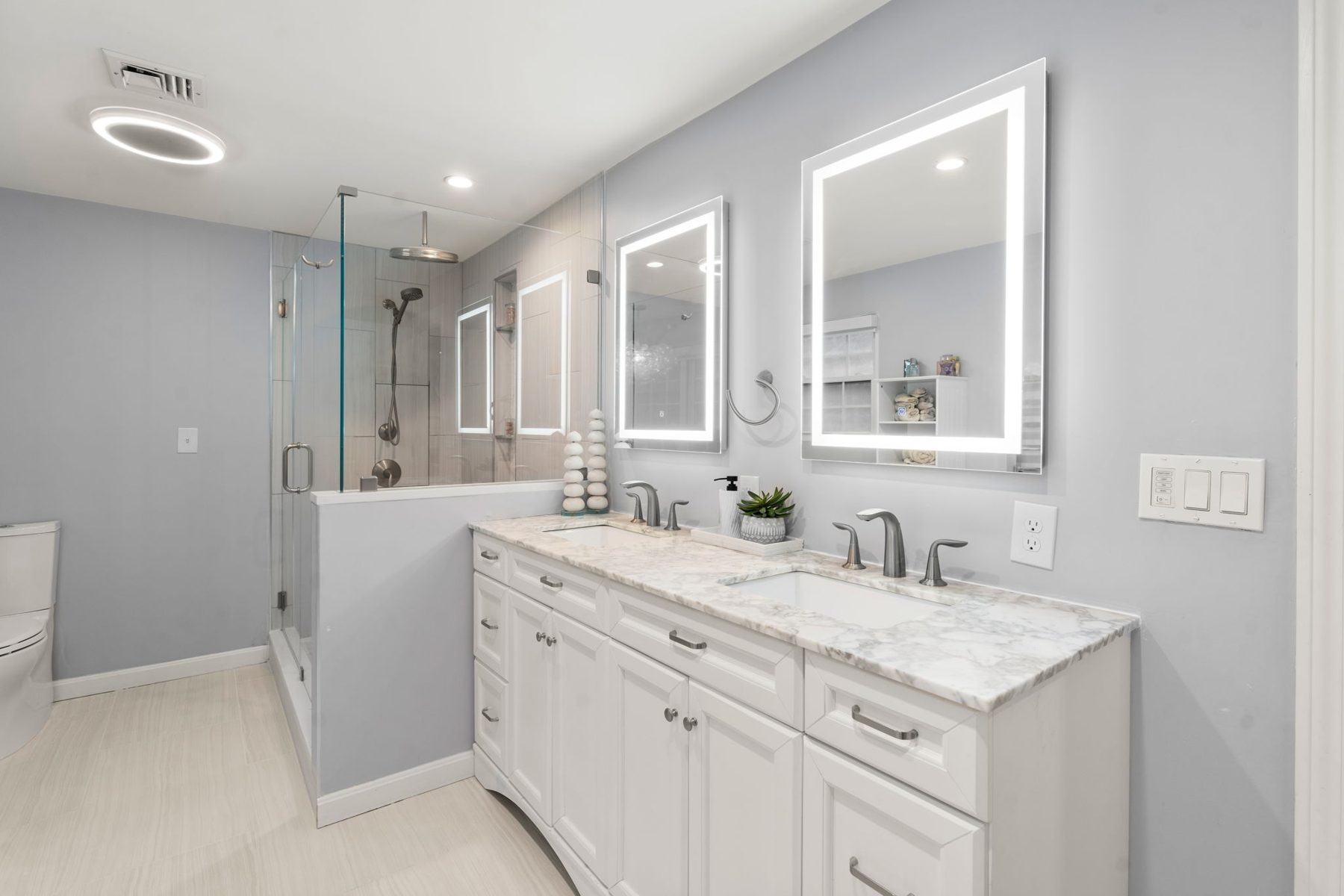 Condor vanity — double vanity, lit mirrors, glass shower — after